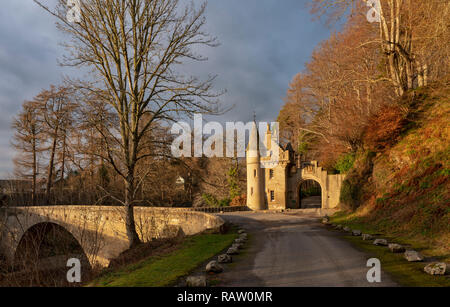 Porters Lodge, Ballindalloch Immobilien, Moray, Schottland auf einem sonnigen Winter am Nachmittag. Stockfoto