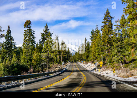 Reisen auf dem Ufer von Lake Tahoe an einem Wintertag Stockfoto