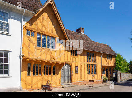 15. Jahrhundert kleine Halle, Marktplatz, Lavenham, Suffolk, England, Vereinigtes Königreich Stockfoto