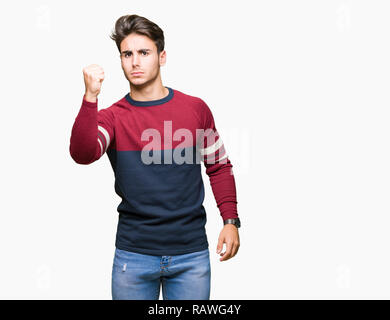Jungen gutaussehenden Mann über isolierte Hintergrund verärgert und wütend die Faust frustriert und wütend, während Schreien vor Wut. Wut und aggressives Konzept. Stockfoto