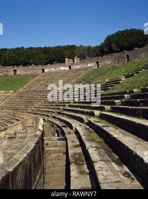 Italien. Pompeji. Das Amphitheater. Es wurde um 80 v. Chr. erbaut. Teilansicht Der cavea. Kampanien. Stockfoto