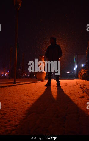 Einer Person, die im Schnee Stockfoto