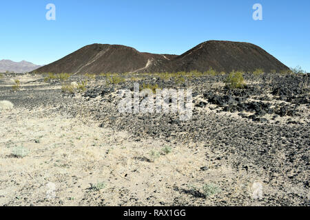 Amboy Krater, die zuletzt mehr als 10.000 Jahren explodierte, liegt in der kalifornischen Mojave-Wüste schlafend. Stockfoto