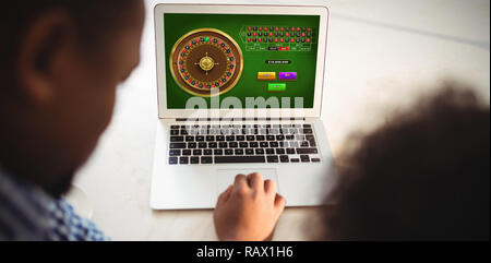 Das zusammengesetzte Bild im online roulette spiel Stockfoto