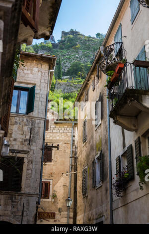 Eine Spur, die bis zu den Befestigungsanlagen, Kotor, Montenegro Stockfoto