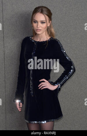 Chanel Metiers d'Art Show im Metropolitan Museum der Kunst - Roter Teppich Anreise mit: lily-rose Depp Wo: New York, New York, United States Wenn: 04 Dez 2018 Credit: Ivan Nikolov/WENN.com Stockfoto