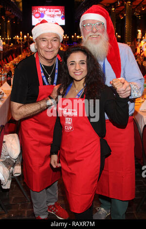 Gäste Charity Event 'Mehr als eine warme Mahlzeit" an der Fischauktionshalle Hamburg Mit: Peter Sebastian, Susianna Kentikian, John Langley, Wo: Hamburg, Deutschland Wann: 04 Dec 2018 Credit: Becher/WENN.com Stockfoto