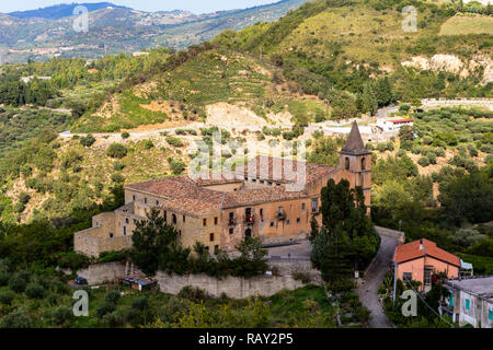 Convento Dei Carmelitani Calzati in San Piero Patti, einem schönen Dorf im Nebrodi Park in Sizilien in der Provinz Messina, Italien Stockfoto