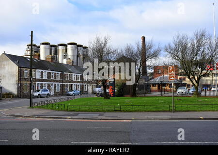 Ansicht der Gehirne Brauerei über die Straße, Cardiff, South Glamorgan, Wales Stockfoto
