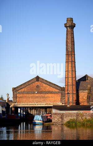 National Waterways Museum (NWM) ist in Ellesmere Port, Cheshire, England, Shropshire Union Canal, wo es den Manchester Ship Canal erfüllt. Stockfoto