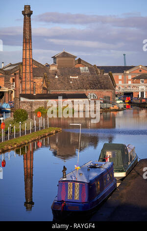 National Waterways Museum (NWM) ist in Ellesmere Port, Cheshire, England, Shropshire Union Canal, wo es den Manchester Ship Canal erfüllt. Stockfoto