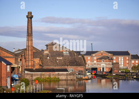 National Waterways Museum (NWM) ist in Ellesmere Port, Cheshire, England, Shropshire Union Canal, wo es den Manchester Ship Canal erfüllt. Stockfoto