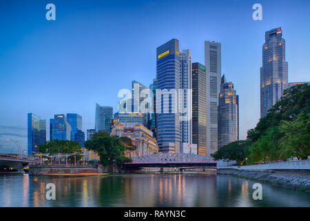 Singapur, Singapur - 18 April 2018: Blick auf die Skyline von Singapur, das Wahrzeichen von Singapur Stockfoto