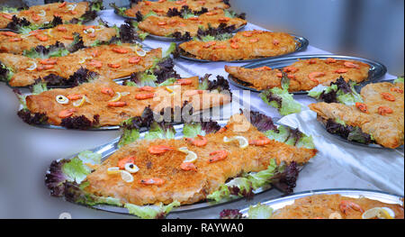 Bastilla / Pastilla - Garnelen Bastilla, Kuchen gefüllt mit Garnelen und süßen und salzigen Gewürzen - Marokko. Stockfoto