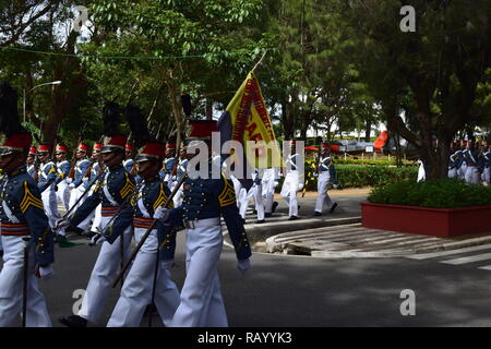 Kadetten der Philippinischen Militärakademie (PMA) Durchführen von marschierenden während der Feier der Länder Independence Day in Baguio City Philippinen Stockfoto