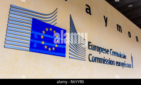 Brüssel, Belgien - May 30, 2014: EU-Schild am Eingang des Berlaymont-Gebäude in Brüssel. Das berlaymont ist ein Bürogebäude, und es ist die h Stockfoto