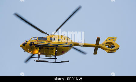 Der schottische Air Ambulance Service bietet wichtige lebensrettende Dienste für den National Health Service. Der internationale Flughafen Glasgow, UK. Stockfoto