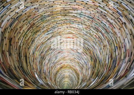 Peking, Tschechische Republik. 20 Nov, 2018. Bücher sind in der Stadtbibliothek in Prag in Prag, Hauptstadt der Tschechischen Republik, Nov. 20, 2018 angeordnet. Credit: Zheng Huansong/Xinhua/Alamy leben Nachrichten Stockfoto
