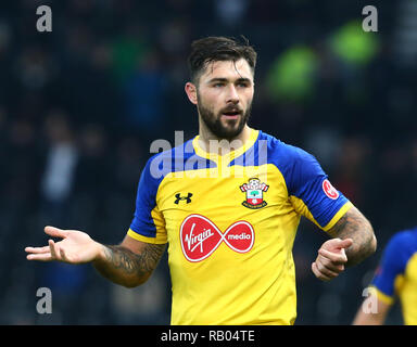 Derby, UK, 5. Januar, 2019. Von Southampton Charlie Austin während der FA Cup 3. Runde zwischen Derby County und Southampton im Pride Park Stadium, Derby, England am 05. Jan 2019. Kredit Aktion Foto Sport FA Premier League und der Football League Bilder unterliegen dem DataCo Lizenz. Redaktionelle Verwendung nur. Kein Print Sales. Keine persönlichen Gebrauch. Keine unbezahlten Einsatz Credit: Aktion Foto Sport/Alamy leben Nachrichten Stockfoto