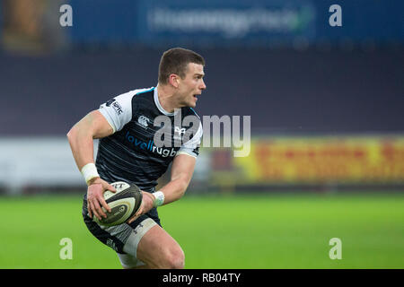 Fischadler center Scott Williams in das Guinness Pro 14 Rugby-Spiel zwischen Fischadler und Cardiff Blues Angriffe. Stockfoto