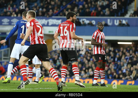 Goodison Park, Großbritannien. 5. Januar 2019. Michael Bostwick von Lincoln City (16) feiert nach dem Scoring seine Mannschaften 1. Ziel es 2-1. Die Emirate FA Cup, 3.Runde, Everton v Lincoln City im Goodison Park in Liverpool am Samstag, den 5. Januar 2019. Dieses Bild dürfen nur für redaktionelle Zwecke verwendet werden. Nur die redaktionelle Nutzung, eine Lizenz für die gewerbliche Nutzung erforderlich. Keine Verwendung in Wetten, Spiele oder einer einzelnen Verein/Liga/player Publikationen. Credit: Andrew Orchard sport Fotografie/Alamy leben Nachrichten Stockfoto
