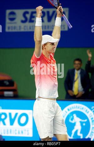 Pune, Indien. 5. Januar 2019. Kevin Anderson aus Südafrika reagiert nach dem Gewinn der Tata Open Maharashtra 2019 ATP Tennis singles Titel in Pune, Indien. Credit: karunesh Johri/Alamy leben Nachrichten Stockfoto