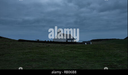 Mwnt, Ceredigion, West Wales. UK. 5. Januar 2019. UK Wetter: Moody Wolken über Mwnt in der Abenddämmerung. Credit: Celia McMahon/Alamy leben Nachrichten Stockfoto