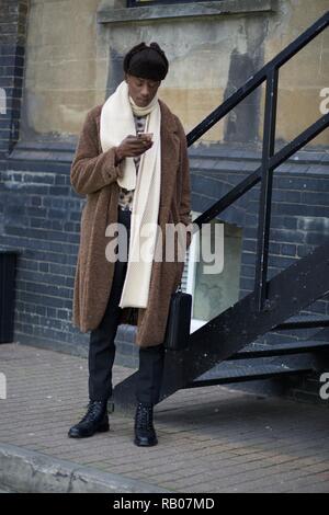 London, Großbritannien. 5. Jan 2019. London Fashion Week der Männer. Street Style - London Fashion Woche Männer, 5. Januar 2019-UK Credit: sherion mullings/Alamy leben Nachrichten Stockfoto