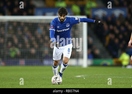 Liverpool, Großbritannien. 5. Jan 2019. Andre Gomes von Everton in Aktion. Die Emirate FA Cup, 3.Runde, Everton v Lincoln City im Goodison Park in Liverpool am Samstag, den 5. Januar 2019. Dieses Bild dürfen nur für redaktionelle Zwecke verwendet werden. Nur die redaktionelle Nutzung, eine Lizenz für die gewerbliche Nutzung erforderlich. Keine Verwendung in Wetten, Spiele oder einer einzelnen Verein/Liga/player Publikationen. pic von Chris Stading/Andrew Orchard sport Fotografie/Alamy leben Nachrichten Stockfoto