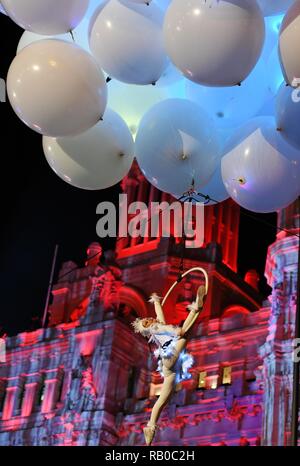 Madrid, Spanien. 5 Jan, 2019. Die Feier Parade statt, die traditionelle Erscheinung in Madrid, die Hauptstadt Spaniens, Jan. 5, 2019 zu markieren. Quelle: Guo Qiuda/Xinhua/Alamy leben Nachrichten Stockfoto