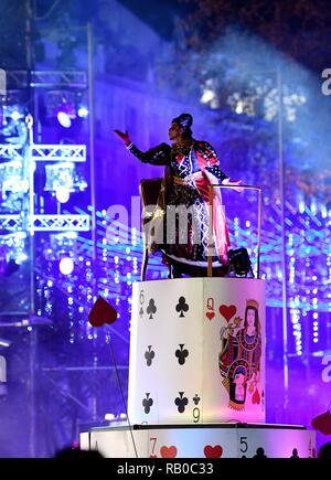 Madrid, Spanien. 5 Jan, 2019. Die Feier Parade statt, die traditionelle Erscheinung in Madrid, die Hauptstadt Spaniens, Jan. 5, 2019 zu markieren. Quelle: Guo Qiuda/Xinhua/Alamy leben Nachrichten Stockfoto