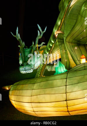 Zoo von Edinburgh, Edinburgh, Schottland, Großbritannien, 5. Januar 2019, den riesigen Laternen von China Anzeige von Fabelwesen, Legenden und Tiere im Zoo im Januar 2019. Chinesischer Drache. Stockfoto