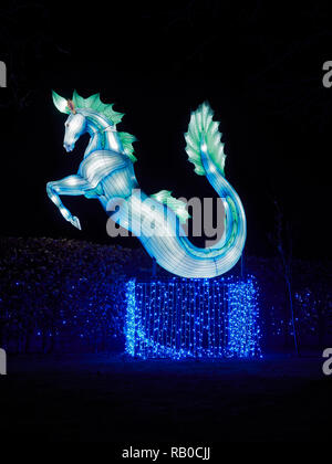 Zoo von Edinburgh, Edinburgh, Schottland, Großbritannien, 5. Januar 2019, den riesigen Laternen von China Anzeige von Fabelwesen, Legenden und Tiere im Zoo im Januar 2019. Mythische Sea Horse. Stockfoto