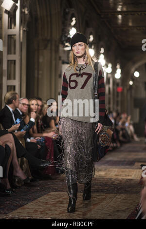 Ein Modell geht der Start- und Landebahn für Ralph Lauren fashion show während der New York Fashion Week am 7. September 2018 in New York City. 7. Sep 2018. Credit: Wonwoo Lee/ZUMA Draht/Alamy leben Nachrichten Stockfoto