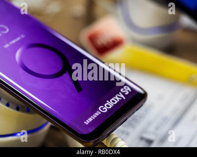 Kiew, Ukraine. 5 Jan, 2019. Samsung Galaxy 9 s Telefon im Laden gesehen. Quelle: Igor Golovniov/SOPA Images/ZUMA Draht/Alamy leben Nachrichten Stockfoto