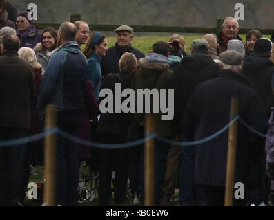 Norfolk, Großbritannien. 6. Januar 2019. Norfolk, Großbritannien. 6. Januar 2019. Kate (Catherine Middleton) Herzogin von Cambridge und Prinz William, Herzog von Cambridge kam Königin Elizabeth II, wie sie der St. Maria Magdalena Kirche Sonntag Morgen, in Sandringham, Norfolk, am 6. Januar 2019 teil. Credit: Paul Marriott/Alamy Live News Credit: Paul Marriott/Alamy leben Nachrichten Stockfoto