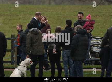 Norfolk, Großbritannien. 6. Januar 2019. Norfolk, Großbritannien. 6. Januar 2019. Kate (Catherine Middleton) Herzogin von Cambridge und Prinz William, Herzog von Cambridge kam Königin Elizabeth II, wie sie der St. Maria Magdalena Kirche Sonntag Morgen, in Sandringham, Norfolk, am 6. Januar 2019 teil. Credit: Paul Marriott/Alamy Live News Credit: Paul Marriott/Alamy leben Nachrichten Stockfoto