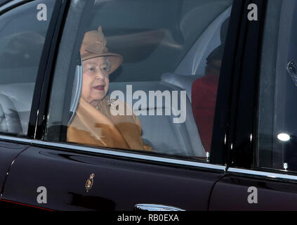 Norfolk, Großbritannien. 6. Januar 2019. Norfolk, Großbritannien. 6. Januar 2019. Königin Elizabeth II. nimmt an der St. Maria Magdalena Kirche Sonntag Morgen, in Sandringham, Norfolk, am 6. Januar 2019. Credit: Paul Marriott/Alamy Live News Credit: Paul Marriott/Alamy leben Nachrichten Stockfoto