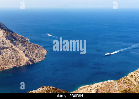 Meer Eingang Kamares, der wichtigste Hafen der Insel Sifnos. Kykladen, Griechenland Stockfoto