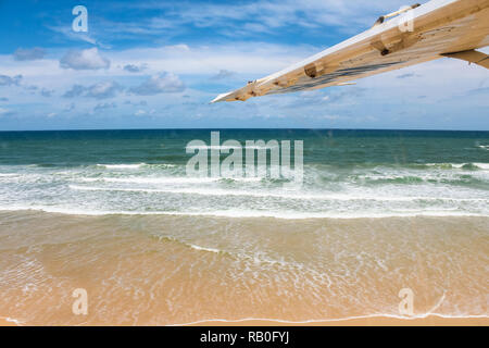 Blick auf die Küste, Strand und Meer auf der Fraser Insel von innen eine Ebene/Von oben (Queensland, Australien) Stockfoto