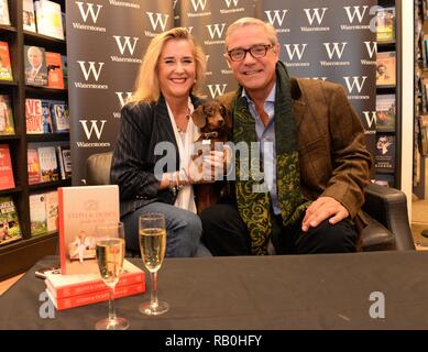 Stephanie und Dom Parker von Kanal 4 von Gogglebox ihres Buches teph" und "Dom Führer zum Leben' bei Waterstones in Bluewater, Kent Mit: Dominic Parker, Stephanie Parker Wo: London, Großbritannien Wann: 26 Aug 2015 Quelle: Steve Finn/wenn Zeichen Stockfoto