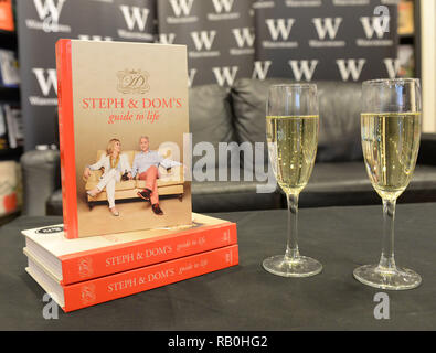 Stephanie und Dom Parker von Kanal 4 von Gogglebox ihres Buches teph" und "Dom Führer zum Leben' bei Waterstones in Bluewater, Kent, Wo: London, Vereinigtes Königreich, wenn: 26 Sep 2015 Credit: Steve Finn/wenn Zeichen Stockfoto