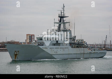 Die Royal Navy (Fluss Klasse Batch 1) Offshore patrol Schiff HMS Tyne, Portsmouth, UK auf 3/1/19 für die erste Fischerei Schutz patrouille von 2019. Stockfoto