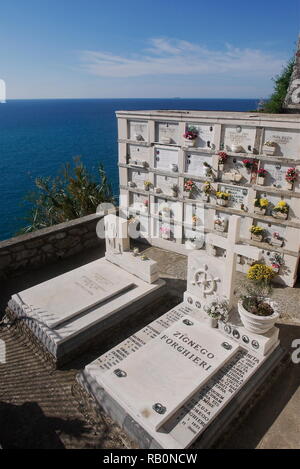 Maritime Friedhof, Vernazza, Cinque Terre, Ligurien, Italien Stockfoto