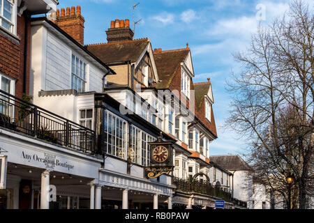 TUNBRIDGE WELLS, Kent/UK - Januar 4: Blick auf die Gebäude in der Dachpfannen in Royal Tunbridge Wells Kent am 4. Januar 2019 Stockfoto