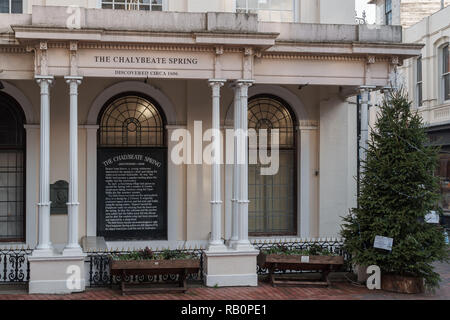 TUNBRIDGE WELLS, Kent/UK - Januar 4: Die chalybeate Spring in die Dachpfannen in Royal Tunbridge Wells am 4. Januar 2019 Stockfoto