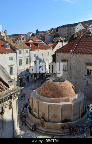 Großer Onofrio-brunnen in der Altstadt von Dubrovnik in Kroatien Stockfoto