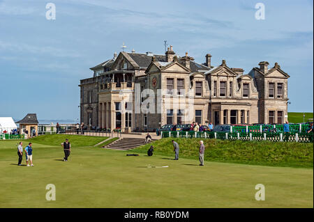 Der alte Kurs 18 Grün und Golf clubhuse St Andrews Fife Schottland Großbritannien Stockfoto