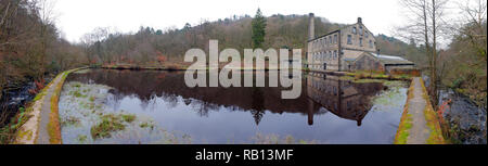 Reflexionen von Gibson Mühle in einem Teich an Hardcastle Crags Stockfoto