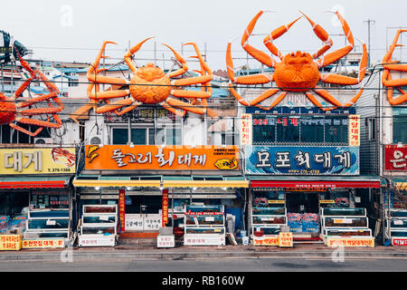 Pohang, Korea - Februar 8, 2017: Seespinne, seafood restaurant im Guryongpo port Stockfoto